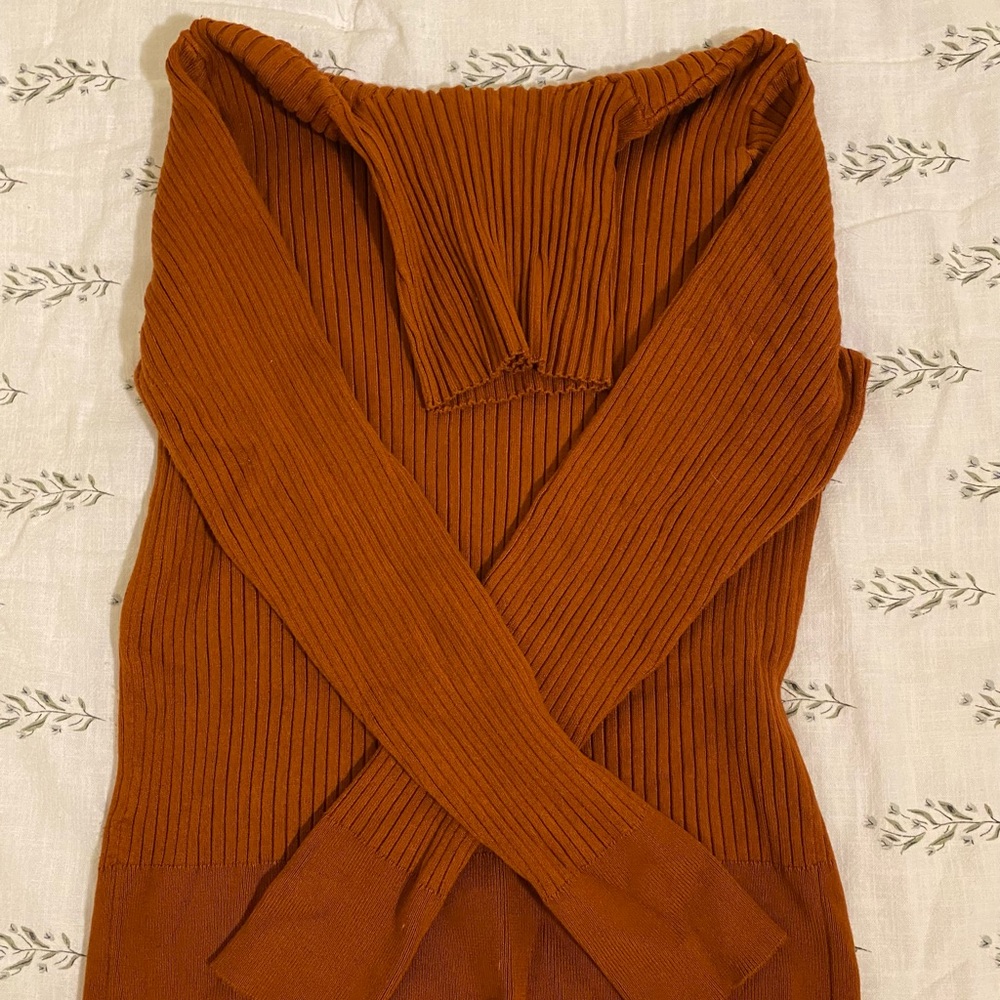 Ribbed Turtle Neck - Picture 2 of 3